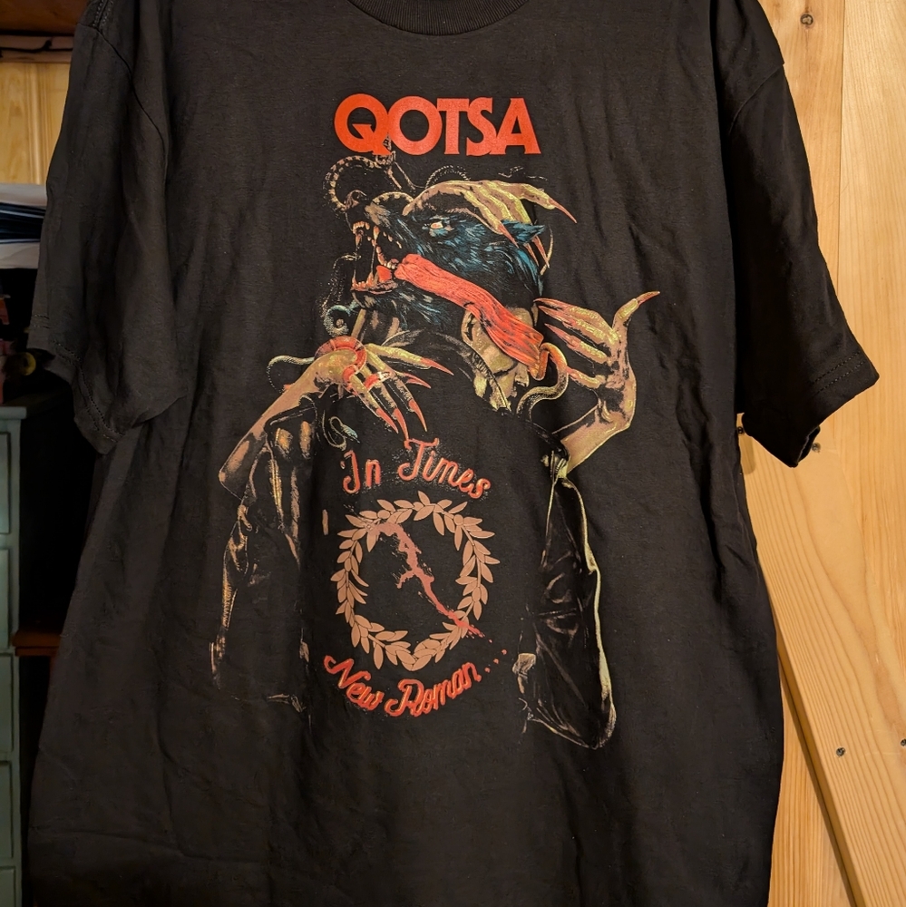 Queens of the Stone Age Tour In Times New Roman The End is Nero T-shirt